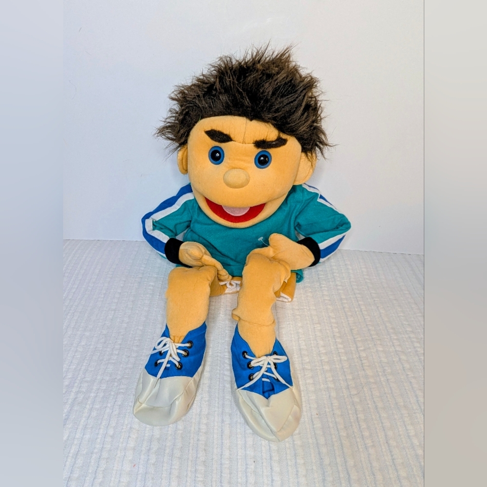 Vintage Puppet With Removable Legs - Picture 5 of 11
